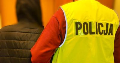 Zatrzymanie poszukiwanego 23-latka przez policjantów z Kościerzyny