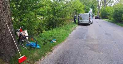 Policjanci pracowali na miejscu wypadku w Chwarzenku - apel o ostrożność na drodze