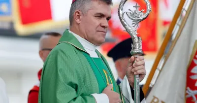 Abp Zieliński: chcą za rodziny decydować, co dzieci mają jeść, jak żyć, co mówić